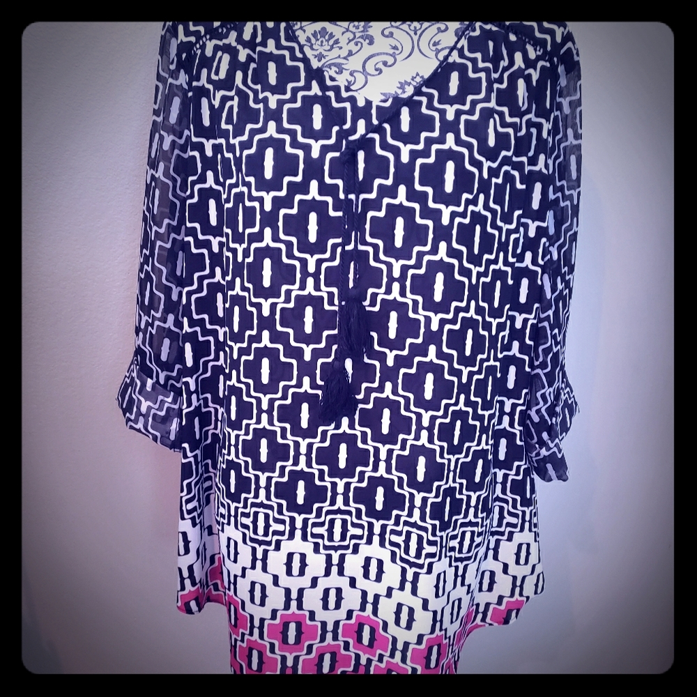 Cato black and white geometric V-neck blouse